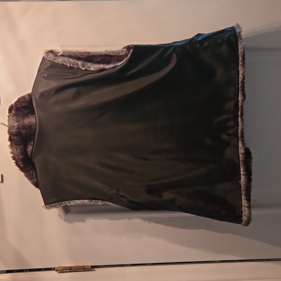 LADIES Reversible Vest - Picture 4 of 8